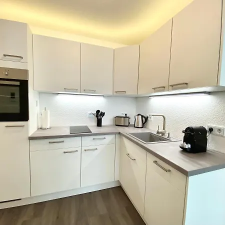 Auszeit Apartment: Lakeside Retreat with Balcony & Parking Friedrichshafen Exterior photo