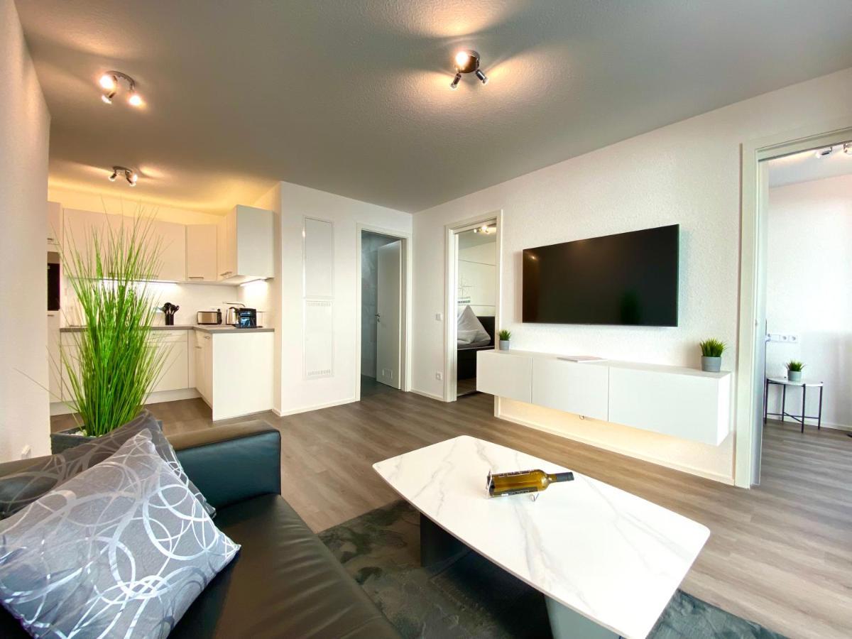 Auszeit Apartment: Lakeside Retreat With Balcony & Parking * Friedrichshafen